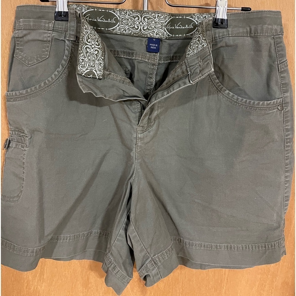 Gloria Vanderbilt - kaki dress shorts